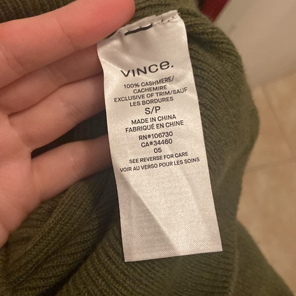 Vince Turtleneck Sweater in Olive Green Size small *small flaw - Picture 4 of 6